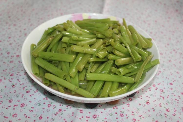 蒜炝空心菜步骤6