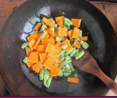 南瓜豆角面步骤4