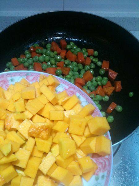 三蔬青豆丁步骤3