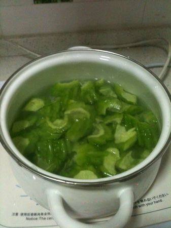 苦瓜肉片汤步骤4