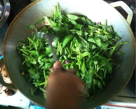 空心菜炒肉步骤3