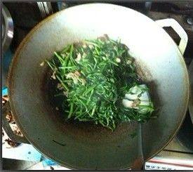 空心菜炒肉步骤4