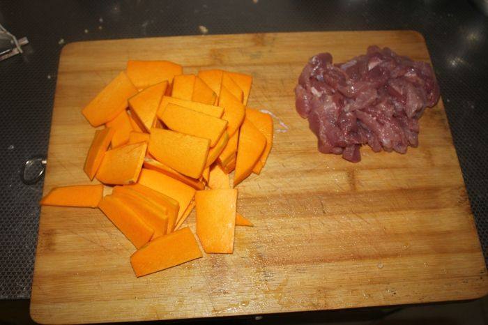 肉丝炒南瓜片步骤2