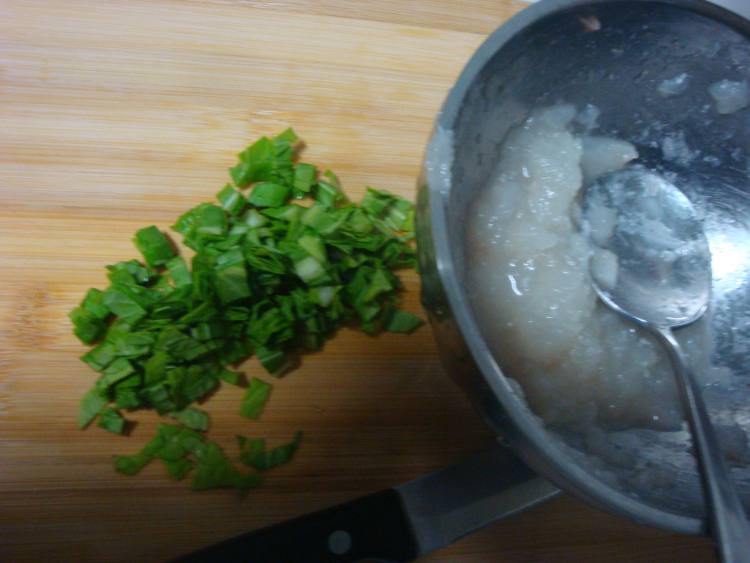骨头汤素菜米糊步骤2