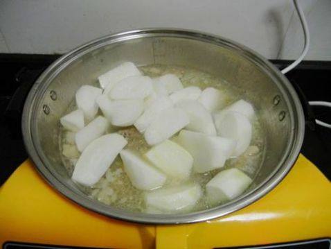 白萝卜炖山羊肉步骤9