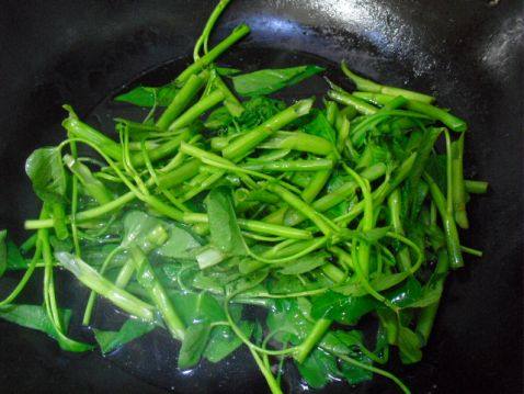 泼油空心菜步骤2