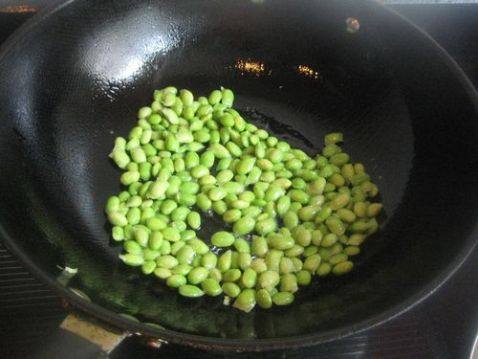 冬瓜毛豆咸肉汤步骤1
