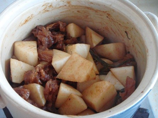 萝卜焖牛筋步骤6