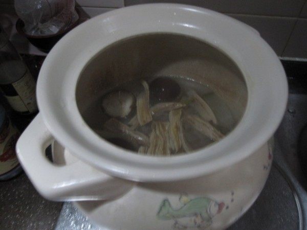 香菇排骨带皮冬瓜汤步骤2
