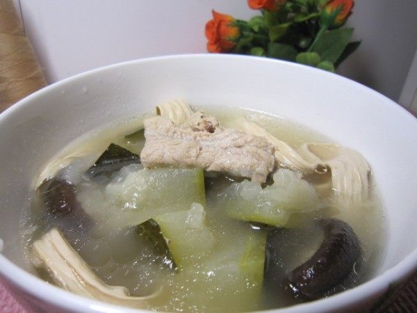 香菇排骨带皮冬瓜汤步骤3