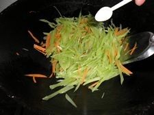 莴笋胡萝卜丝步骤5