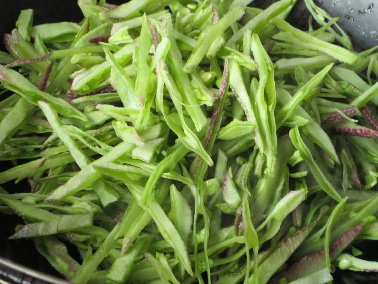 花生碎炒扁豆丝步骤7