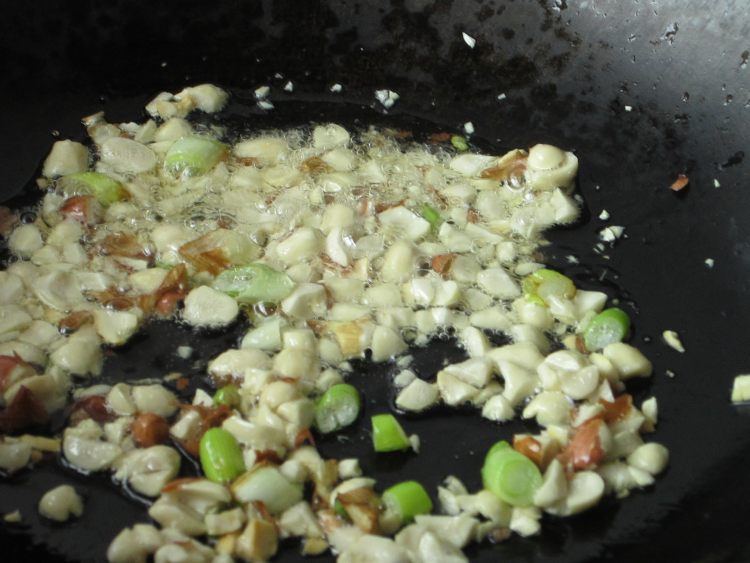 花生碎炒扁豆丝步骤6