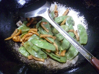 萝卜干炒扁豆步骤10