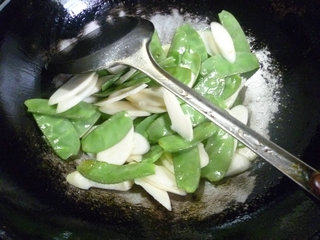 扁豆炒茭白步骤7
