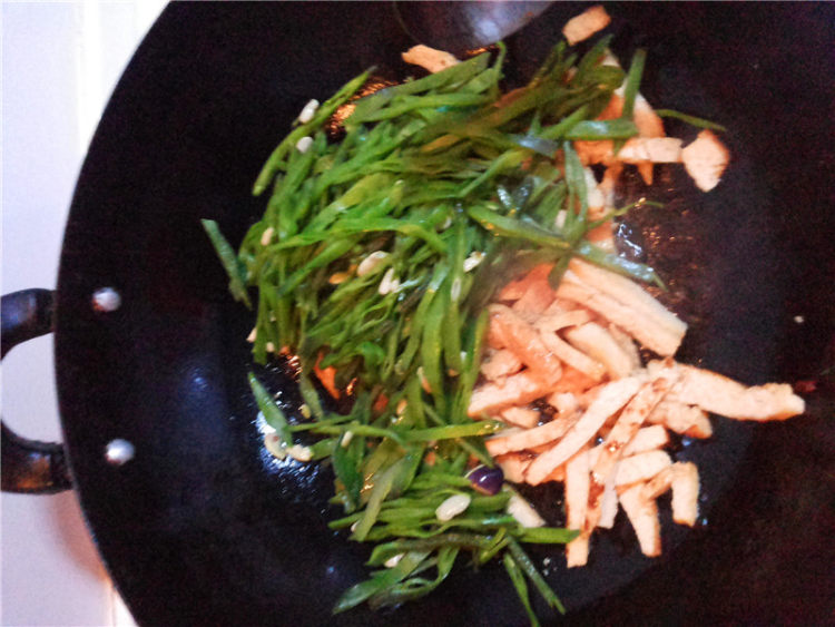扁豆丝炒豆腐步骤11