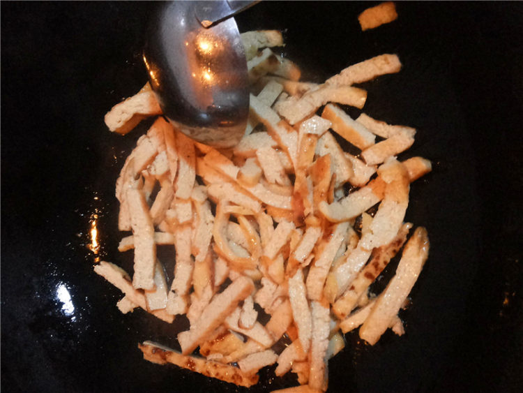 扁豆丝炒豆腐步骤8