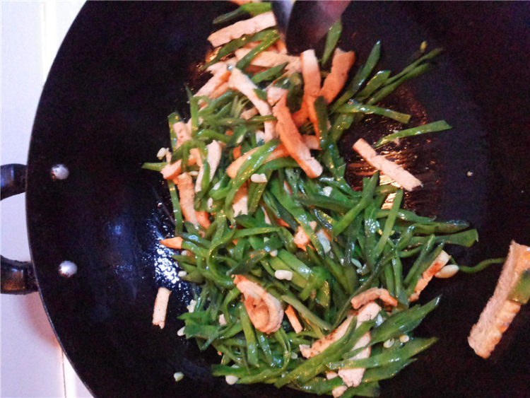 扁豆丝炒豆腐步骤12