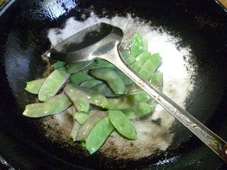 扁豆炒花菜步骤4
