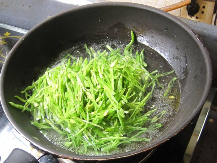 素炒扁豆丝步骤3