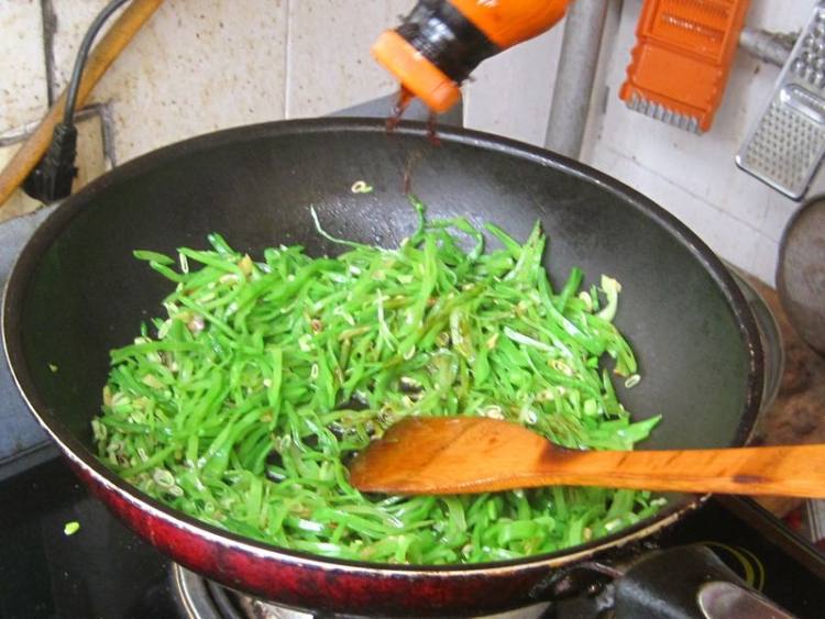 素炒扁豆丝步骤8