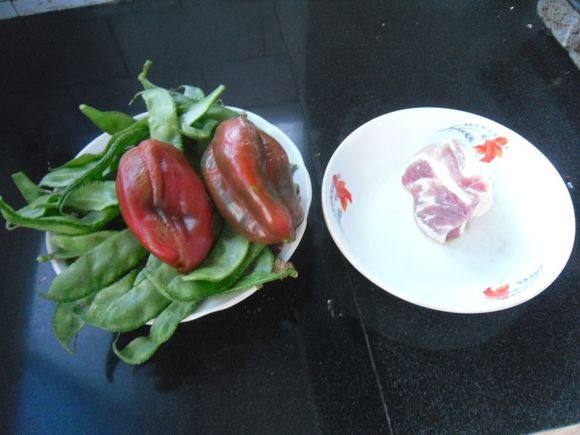 红椒烧扁豆步骤1