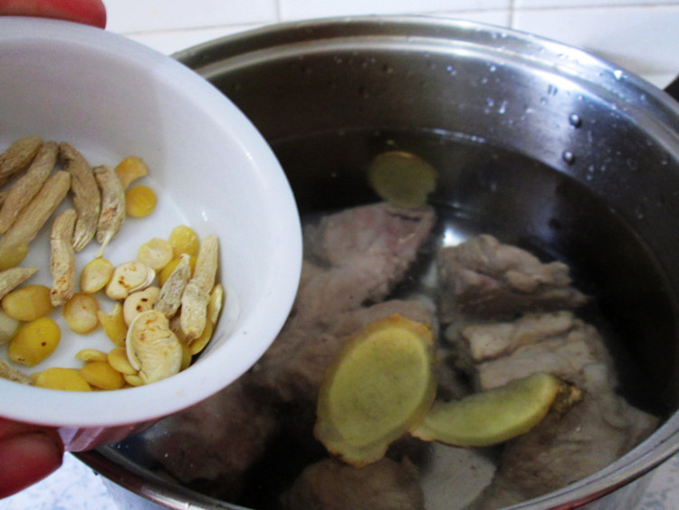 扁豆麦冬煲排骨步骤6