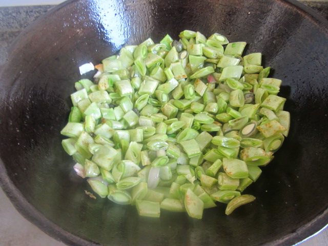 白菜扁豆合欢菜步骤4
