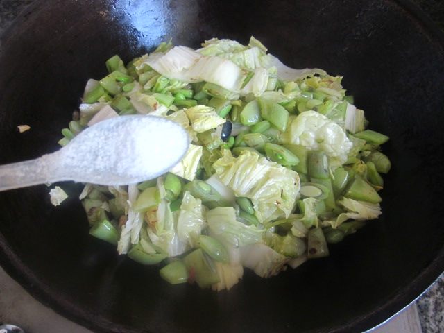白菜扁豆合欢菜步骤7