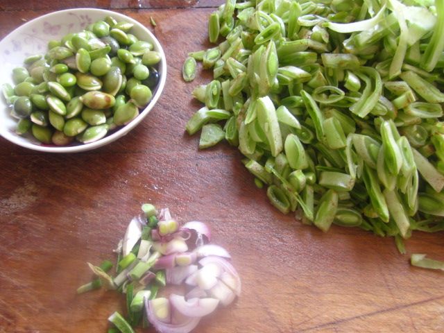 酸甜茄汁扁豆丝步骤1