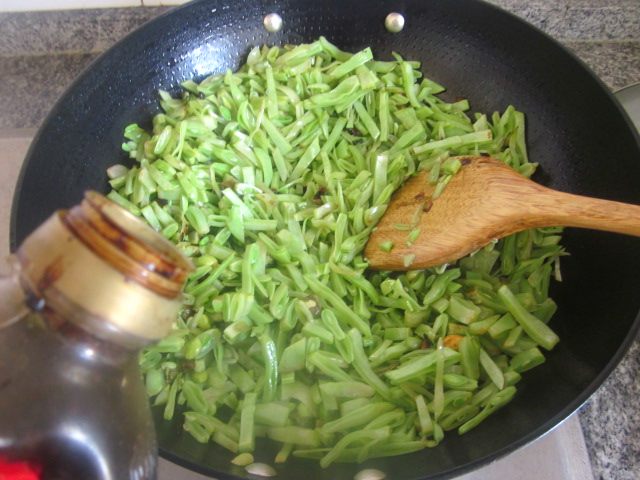 酸甜茄汁扁豆丝步骤5