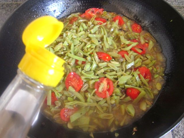 酸甜茄汁扁豆丝步骤11