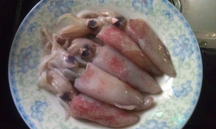 扁豆炒鱿鱼步骤1