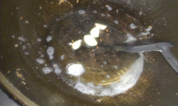 扁豆炒鱿鱼步骤3