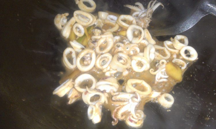 扁豆炒鱿鱼步骤6