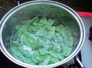 豆豉五花肉炒扁豆步骤3