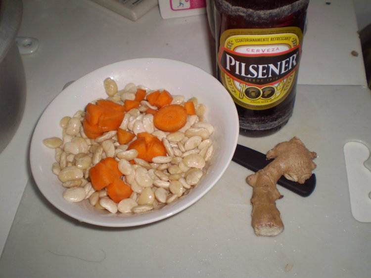扁豆香菇炖骨头步骤1