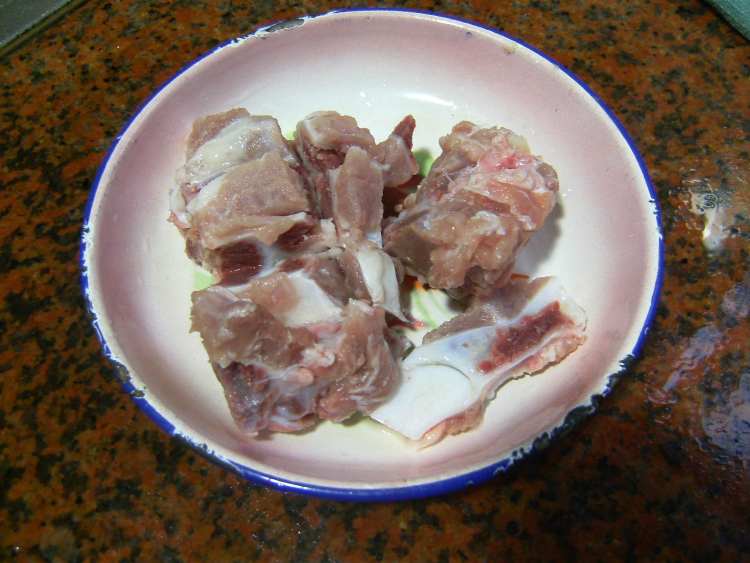 骨头双豆祛湿汤步骤1