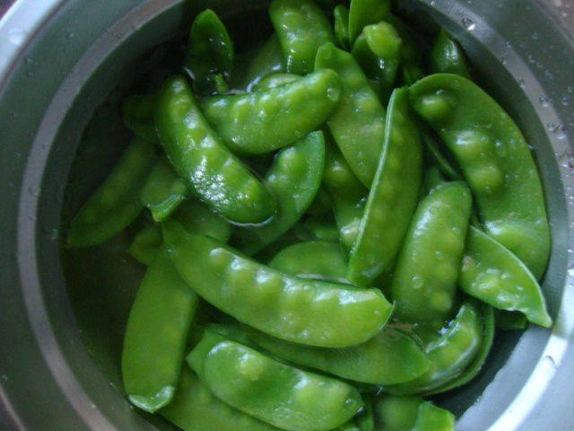 鸡蛋炒扁豆步骤2