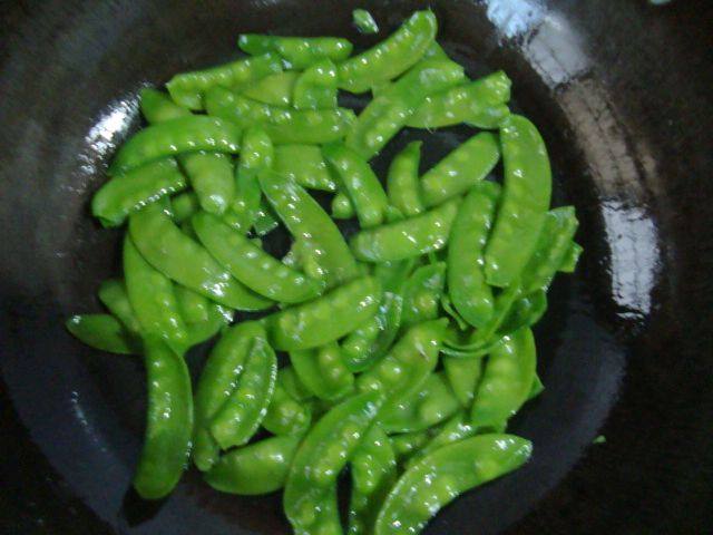 鸡蛋炒扁豆步骤6