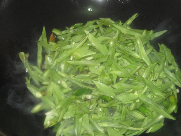 扁豆香菇步骤5