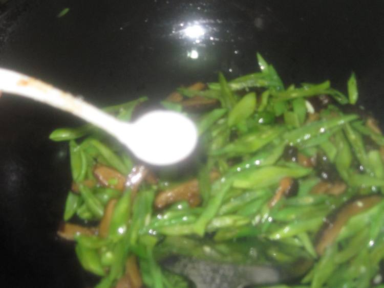 扁豆香菇步骤6
