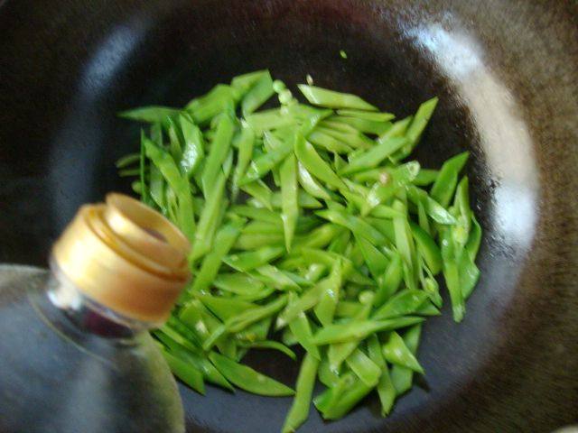 炒扁豆丝步骤5