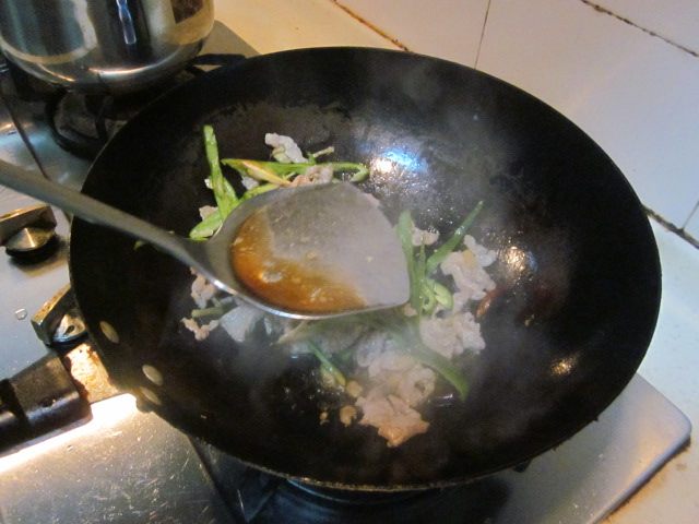 扁豆木耳炒肉步骤8