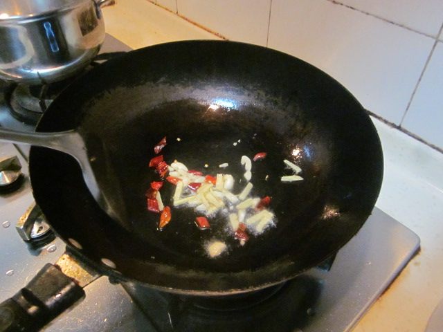 扁豆木耳炒肉步骤5