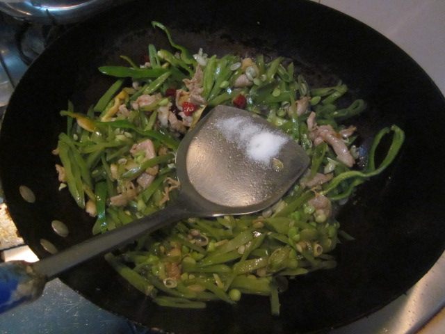 扁豆木耳炒肉步骤10