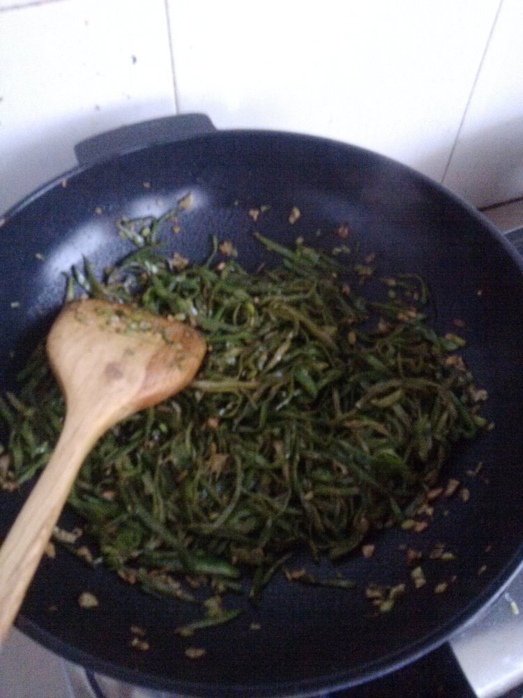 葵花籽芝麻炒扁豆丝步骤5