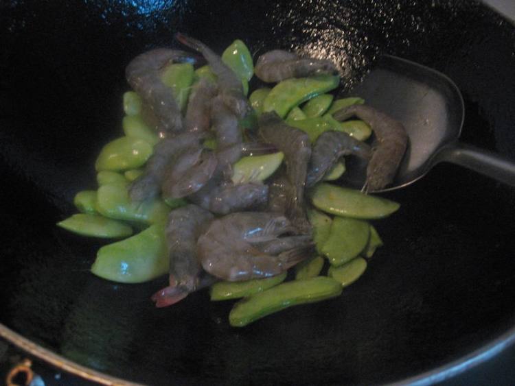 鲜虾扁豆步骤3