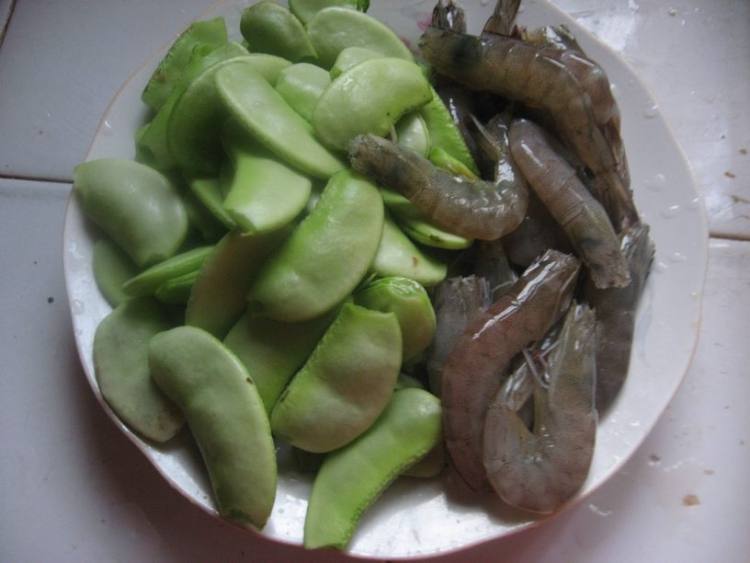 鲜虾扁豆步骤1