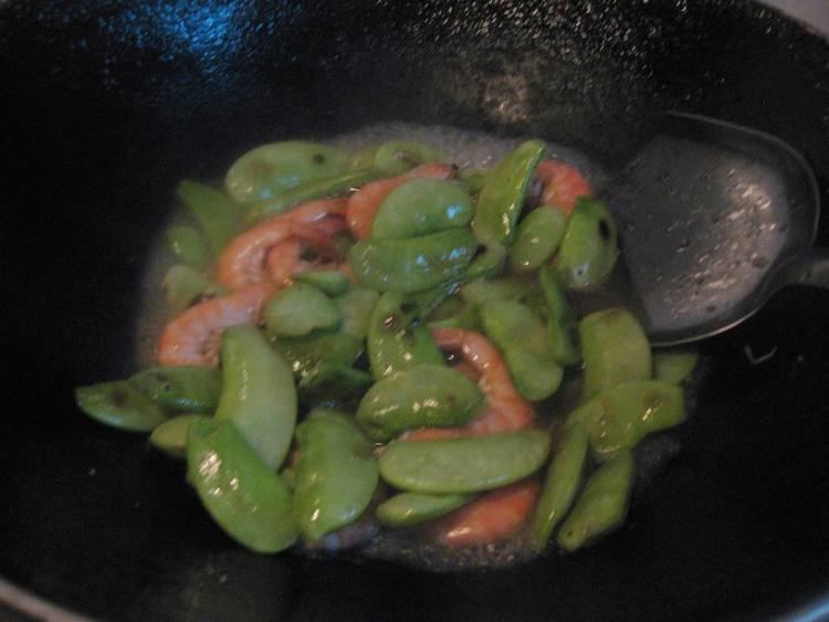 鲜虾扁豆步骤6